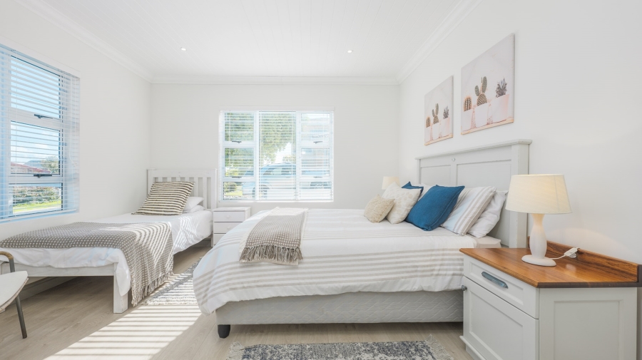 4 Bedroom Property for Sale in Struisbaai Western Cape